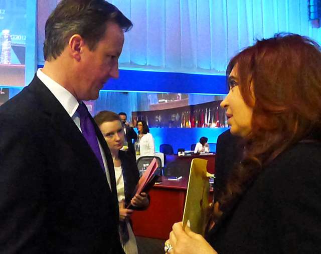 Cristina y Cameron se cruzaron por Malvinas Cristina y Cameron se cruzaron por Malvinas