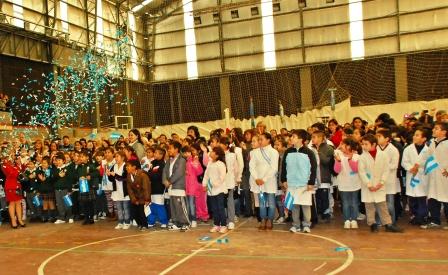 Alumnos de escuelas públicas y privadas de San Fernando prometieron lealtad a la Bandera Alumnos de escuelas públicas y privadas de San Fernando prometieron lealtad a la Bandera