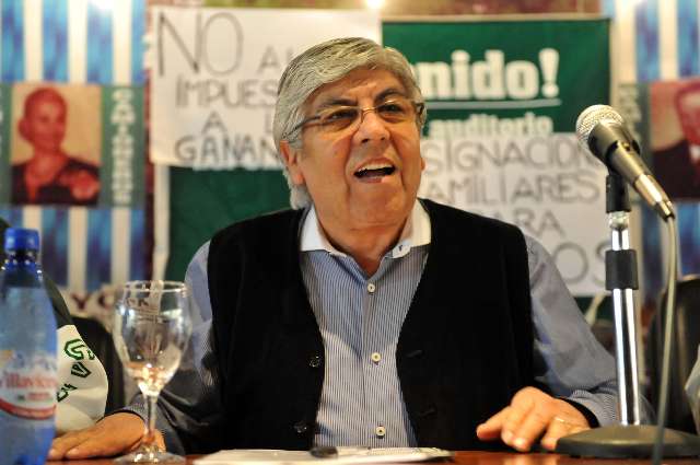 Moyano convocó a un paro nacional con marcha a Plaza de Mayo para el miércoles próximo Moyano convocó a un paro nacional con marcha a Plaza de Mayo para el miércoles próximo