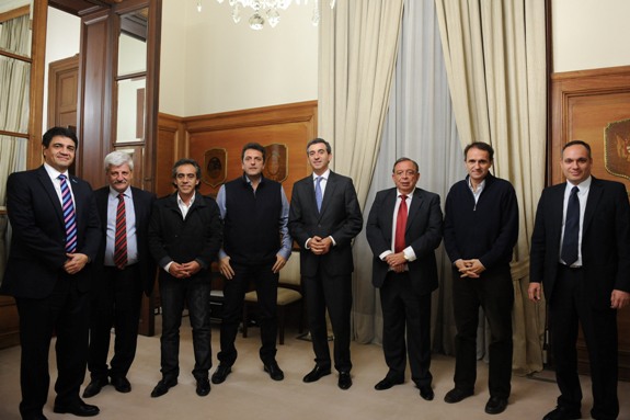 Randazzo acordó con Intendentes colaborar en mejoras en la traza del ferrocarril Mitre Randazzo acordó con Intendentes colaborar en mejoras en la traza del ferrocarril Mitre