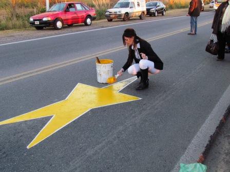 Recordaron a Néstor De Vicente repintando una estrella en el Camino de los Remeros Recordaron a Néstor De Vicente repintando una estrella en el Camino de los Remeros