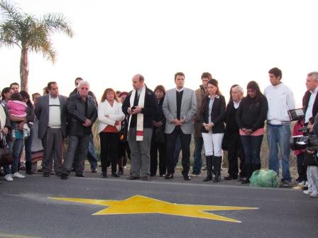 Recordaron a Néstor De Vicente repintando una estrella en el Camino de los Remeros Recordaron a Néstor De Vicente repintando una estrella en el Camino de los Remeros