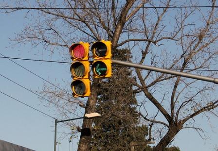 Reprograman semáforo en Beccar para dar fluidez al tránsito