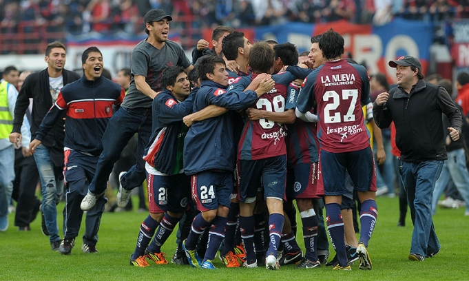 San Lorenzo igualó de local frente a Instituto y aseguró su lugar en primera división San Lorenzo igualó de local frente a Instituto y aseguró su lugar en primera división