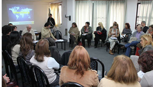 En el encuentro de hoy se presentó un trabajo sobre la población local En el encuentro de hoy se presentó un trabajo sobre la población local