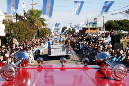 Tigre celebró el Día de la Independencia con un desfile cívico-militar Tigre celebró el Día de la Independencia con un desfile cívico-militar