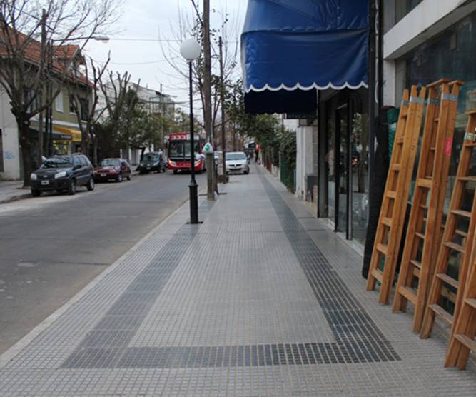 La calle Juan B. Justo luce renovada
La calle Juan B. Justo luce renovada