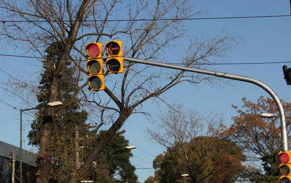 En San Isidro, el 75% de los cruces de semáforos ya utilizan tecnología led En San Isidro, el 75% de los cruces de semáforos ya utilizan tecnología led