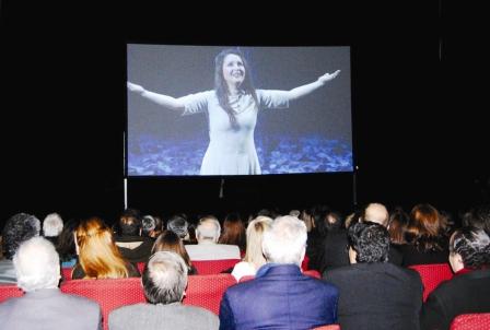 Vicente López recibió en el York la transmisión simultánea de la función de Gran Abono del Teatro Colón