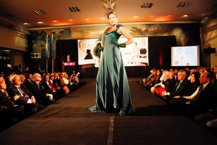 Soledad Solaro por Fabian Zitta. Inspirado en uno de los colores favoritos de Evita para presentaciones de noche