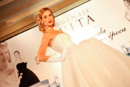 Lara Bernasconi por Jorge Ibañez. Vestido de novia, original de Dior, con burbujas de vidrio