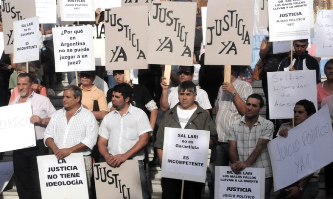 Las Madres del Dolor repudian la restitución del juez Sal Lari en su cargo Las Madres del Dolor repudian la restitución del juez Sal Lari en su cargo