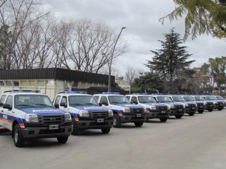 El Municipio de Vicente López entregó a la Policía bonaerense 15 nuevas camionetas El Municipio de Vicente López entregó a la Policía bonaerense 15 nuevas camionetas