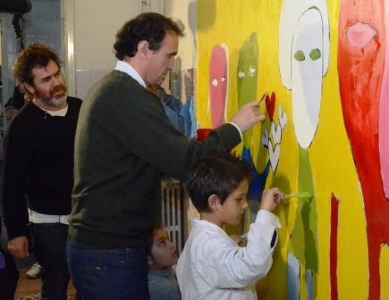 El Intendente de San Martín y el artista plástico compartieron una jornada con alumnos de primaria. El Intendente de San Martín y el artista plástico compartieron una jornada con alumnos de primaria.