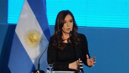 La Presidenta se dirigió a la población en cadena nacional desde la ceremonia de los 158 aniversario de la Bolsa de Comercio de Buenos Aires La Presidenta se dirigió a la población en cadena nacional desde la ceremonia de los 158 aniversario de la Bolsa de Comercio de Buenos Aires