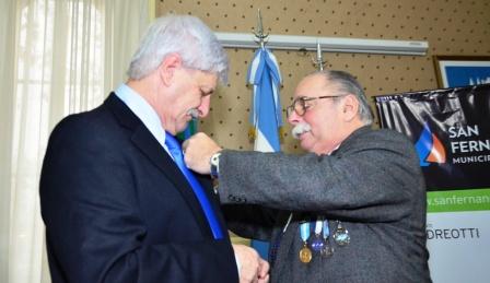 La Asociación de Veteranos de Guerra de Malvinas condecoró al intendente Luis Andreotti La Asociación de Veteranos de Guerra de Malvinas condecoró al intendente Luis Andreotti