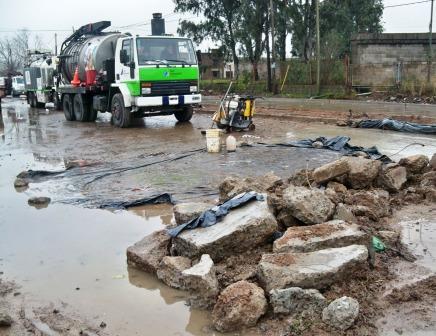 El Municipio de San Fernando soluciona el anegamiento provocado por la lluvia en los desagües mal realizados de la obra provincial de la Ruta 202 El Municipio de San Fernando soluciona el anegamiento provocado por la lluvia en los desagües mal realizados de la obra provincial de la Ruta 202