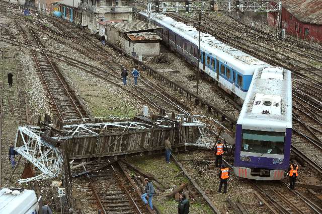 Varios heridos al descarrilar un tren del ramal a Tigre en la estación Retiro Varios heridos al descarrilar un tren del ramal a Tigre en la estación Retiro