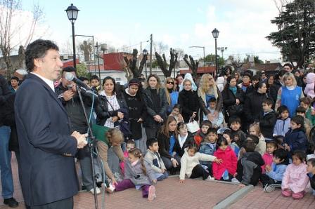 Gustavo Posse en la presentación de la puesta en valor de la plaza San Martín
Gustavo Posse en la presentación de la puesta en valor de la plaza San Martín