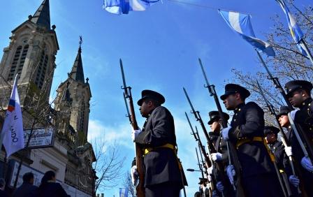 Multitudinario desfile Cívico Militar por los 200 años de la visita de San Martín a San Fernando