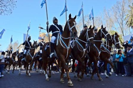 Multitudinario desfile Cívico Militar por los 200 años de la visita de San Martín a San Fernando