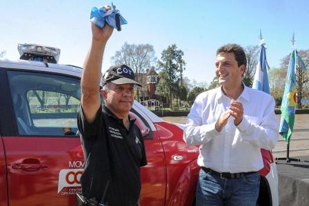 Tigre presentó nuevas camionetas y lancha para su sistema de seguridad Tigre presentó nuevas camionetas y lancha para su sistema de seguridad