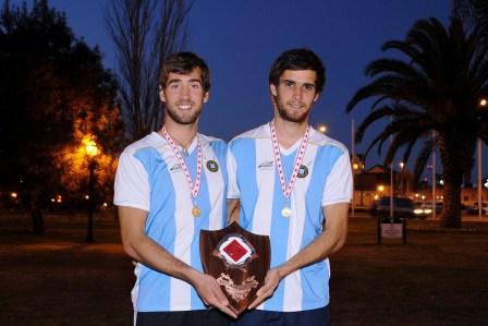Alejandro Colomino, de 24 años y de General Pacheco, y Agustín Campassi, de 23 y de Tigre Centro, salieron campeones de la tradicional Royal Henley en Canadá Alejandro Colomino, de 24 años y de General Pacheco, y Agustín Campassi, de 23 y de Tigre Centro, salieron campeones de la tradicional Royal Henley en Canadá