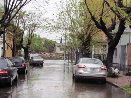 Agua en la Calle Sarmiento en Tigre esta mañana Agua en la Calle Sarmiento en Tigre esta mañana
