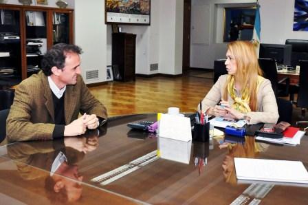 Katopodis se reunió con la Ministra de Industria Débora Giorgi Katopodis se reunió con la Ministra de Industria Débora Giorgi