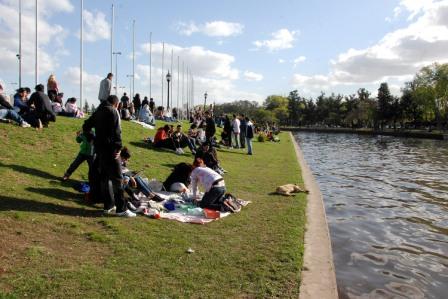 Miles de jóvenes festejaron en orden el Día de la Primavera en Tigre  