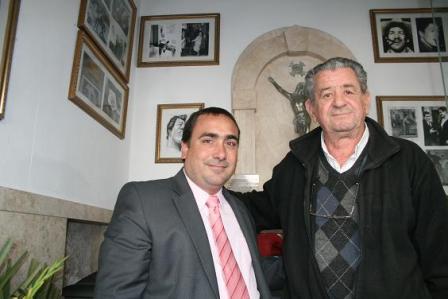 El concejal de Vicente López, Antonio Rendón Russo, del bloque PRO, realizó un cálido homenaje junto a familiares en la bóveda El concejal de Vicente López, Antonio Rendón Russo, del bloque PRO, realizó un cálido homenaje junto a familiares en la bóveda