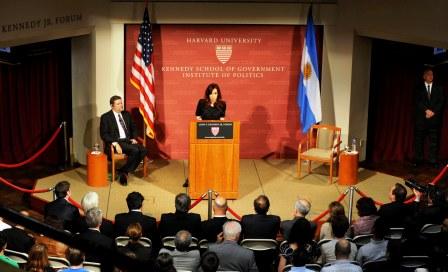 La presidenta Cristina Fernández disertó en la Universidad de Harvard. La presidenta Cristina Fernández disertó en la Universidad de Harvard.