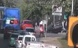 Impresionante choque captado por las cámaras de San Isidro Impresionante choque captado por las cámaras de San Isidro