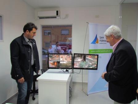 Andreotti inauguró junto a Sergio Massa la Nueva Posta Policial en San Fernando () 
