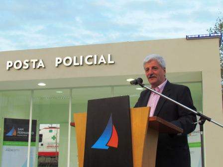 Andreotti inauguró junto a Sergio Massa la Nueva Posta Policial en San Fernando () 
