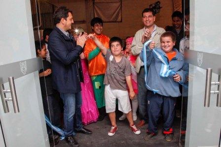 Massa inauguró un nuevo SUM en el Polideportivo Almirante Brown Massa inauguró un nuevo SUM en el Polideportivo Almirante Brown