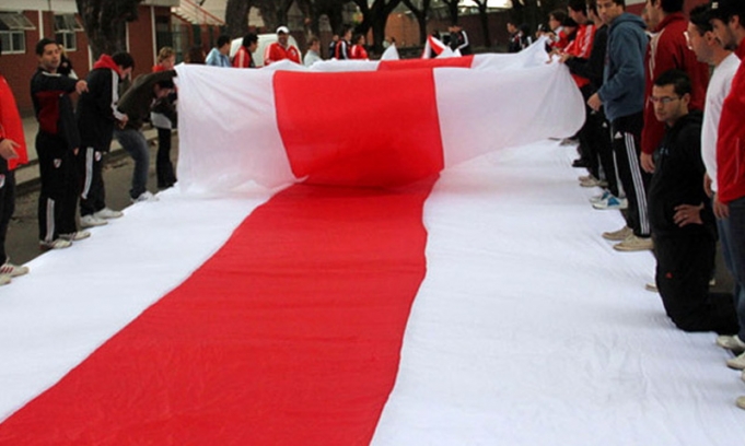 Miles de hinchas de River participaron de la presentación de la bandera record Miles de hinchas de River participaron de la presentación de la bandera record