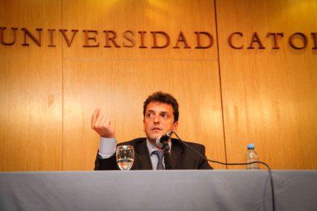 Massa disertó sobre Seguridad Ciudadana y Bien Común en la UCA 