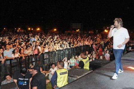 Don Torcuato festejó su 85 aniversario con una jornada que se coronó con un show de los Auténticos Decadentes Don Torcuato festejó su 85 aniversario con una jornada que se coronó con un show de los Auténticos Decadentes