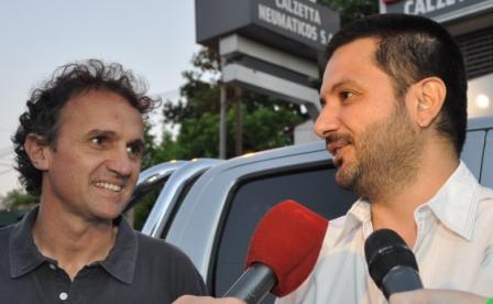 El reconocido cantante y ex integrante de Los Nocheros abrió la Semana de la Tradición en San Martín. El Intendente Gabriel Katopodis participó de la jornada.
El reconocido cantante y ex integrante de Los Nocheros abrió la Semana de la Tradición en San Martín. El Intendente Gabriel Katopodis participó de la jornada.