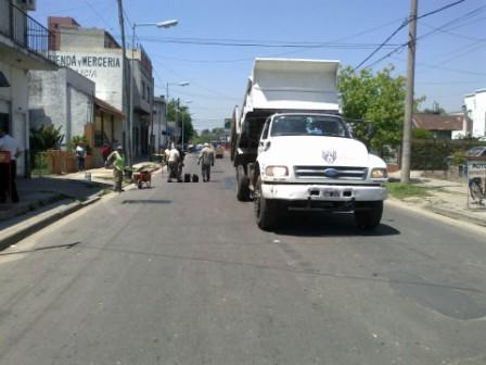 tareas de bacheo en la Av. Sta. María, entre 9 de Julio e Irala tareas de bacheo en la Av. Sta. María, entre 9 de Julio e Irala