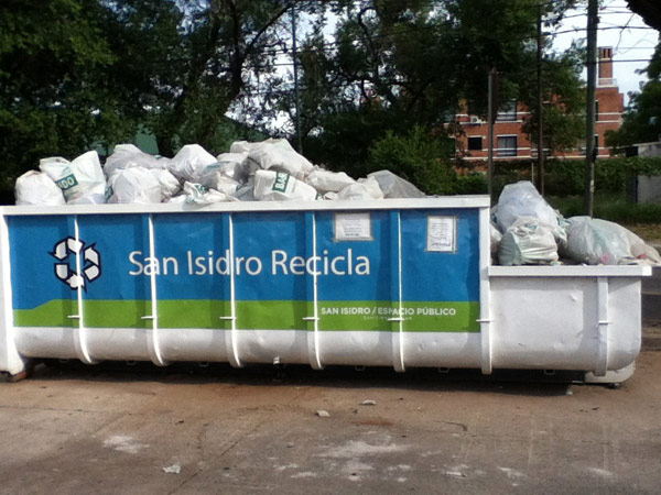 El sábado pasado, la Municipalidad de San Isidro junto a más de 200 voluntarios de Cava en Red realizó trabajos de limpieza. El sábado pasado, la Municipalidad de San Isidro junto a más de 200 voluntarios de Cava en Red realizó trabajos de limpieza.