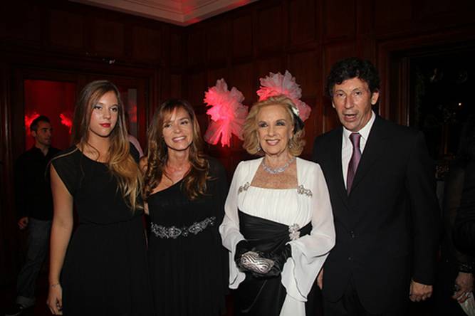 Macarena Posse, Fernanda Nuevo, Mirtha Legrand y Gustavo Posse Macarena Posse, Fernanda Nuevo, Mirtha Legrand y Gustavo Posse