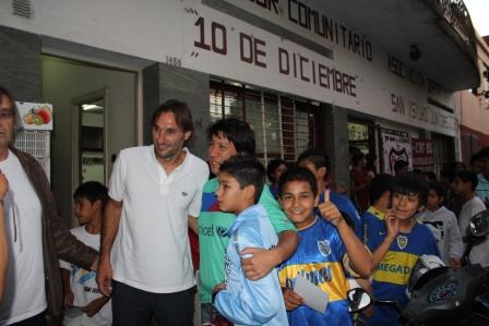 El Flaco Schiavi visitó a los chicos de La Cava en el lanzamiento de Líderes por la Vida El Flaco Schiavi visitó a los chicos de La Cava en el lanzamiento de Líderes por la Vida