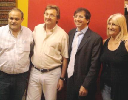 El Presidente del Honorable Concejo Deliberante de Vicente López, Germán Maldonado, el Concejal de Acción Vecinal de San Isidro, Pablo Fontanet, la Delegada Municipal de Villa Adelina Ester Lanzalot y el Presidente de la Sociedad de Amigos de la Calle Paraná, Eduardo La Morgia El Presidente del Honorable Concejo Deliberante de Vicente López, Germán Maldonado, el Concejal de Acción Vecinal de San Isidro, Pablo Fontanet, la Delegada Municipal de Villa Adelina Ester Lanzalot y el Presidente de la Sociedad de Amigos de la Calle Paraná, Eduardo La Morgia