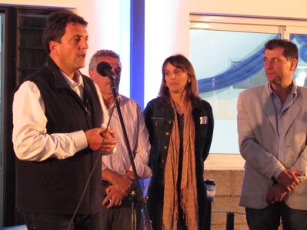 Massa inauguró un nuevo SUM en el Polideportivo Ottorino Zanón de Don Torcuato Massa inauguró un nuevo SUM en el Polideportivo Ottorino Zanón de Don Torcuato