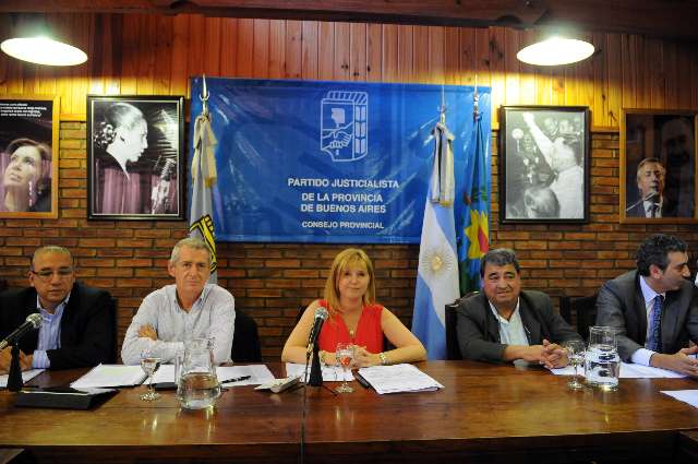 Aceptaron renuncia de Moyano y Cristina Alvarez Rodríguez quedo al frente del PJ Bonaerense Aceptaron renuncia de Moyano y Cristina Alvarez Rodríguez quedo al frente del PJ Bonaerense
