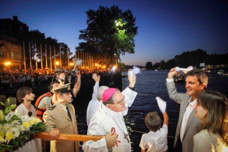 Miles de vecinos celebraron el Día de la Virgen en Tigre
Miles de vecinos celebraron el Día de la Virgen en Tigre