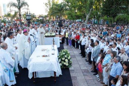 Miles de vecinos celebraron el Día de la Virgen en Tigre
