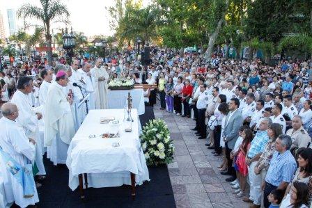 Miles de vecinos celebraron el Día de la Virgen en Tigre
Miles de vecinos celebraron el Día de la Virgen en Tigre